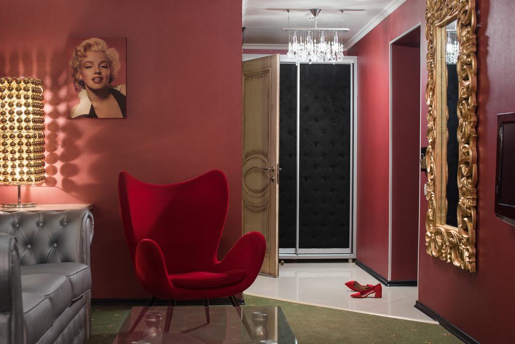 צ'יסינאו Weekend Boutique Hotel מראה חיצוני תמונה